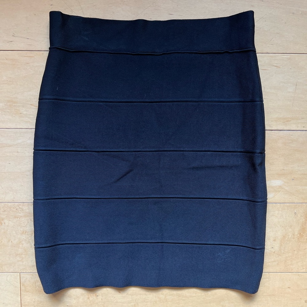 BCBG Maxazria stretch black pencil‎ skirt, size Small, formal, business, classic